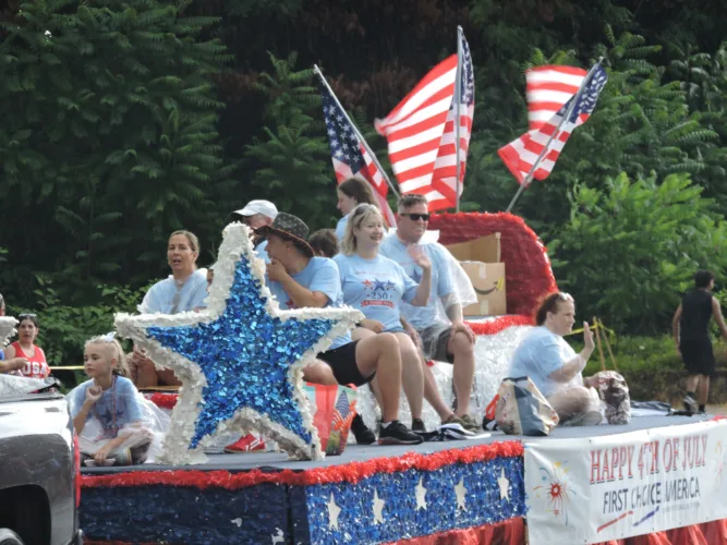 Weirton holds soggy celebration for Independence Day